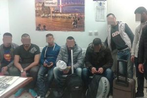 Havaalanında yakalandılar &uuml;zerlerinden kroki &ccedil;ıktı