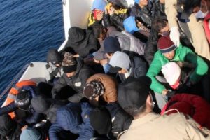 &Ccedil;anakkale'de 75 ka&ccedil;ak g&ouml;&ccedil;men yakalandı