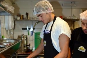Potanın Timsahları pizza ziyafeti yaptı