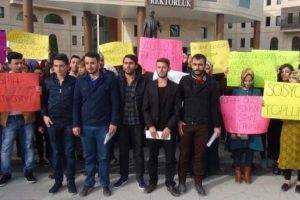 Nevşehir'de &uuml;niversitelilerden Y&Ouml;K'e formasyon tepkisi