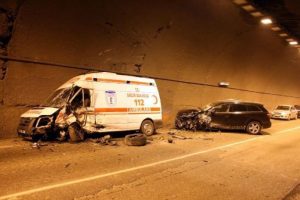 Zonguldak'ta ambulans ve cip &ccedil;arpıştı: 3 yaralı