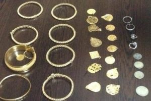 Tadilat yaptığı evde bulduğu altınları polise teslim etti