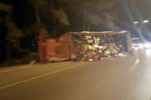 Kaza &uuml;zerlerine geldi: 2 polis yaralı