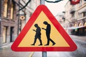 Bu levha akıllı telefon kullanıcılarına