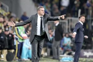 Galatasaray 2 sezonda 3 teknik direkt&ouml;r değiştirdi