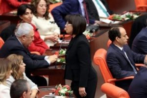Leyla Zana HDP'yi ikiye b&ouml;ld&uuml;