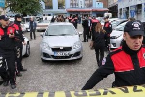 Hastanede doktoru bı&ccedil;aklayıp &ouml;ld&uuml;rd&uuml;, intihar etti