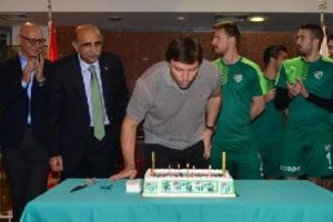 Bursaspor teknik direkt&ouml;r Sağlam'ın 46'ıncı yaşını kutladı