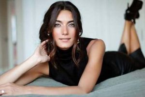 Hande Subaşı'dan b&uuml;y&uuml;k s&uuml;rpriz!...