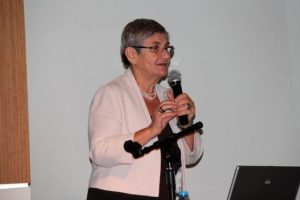 Canan Karatay: Anne babanızı su&ccedil;lamayın
