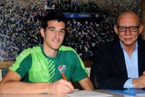 Bursaspor'un gen&ccedil; futbolcusu profesyonel oldu