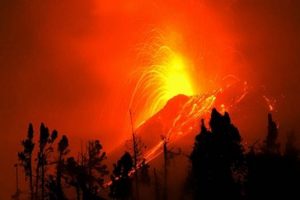 Ekvador'da Tungurahua Yanardağı faaliyete ge&ccedil;ti