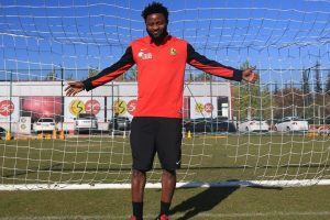 Lawal, transferi değil takımını d&uuml;ş&uuml;n&uuml;yor