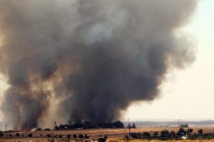 IŞİD mevzilerinden dumanlar y&uuml;kseliyor