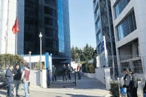 Kayyumlar dilek&ccedil;e verip maaşlarının d&uuml;ş&uuml;r&uuml;lmesini istedi