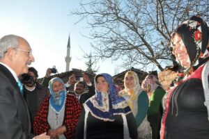 Kılı&ccedil;daroğlu, &Ccedil;orum'da şehit evini ziyaret etti