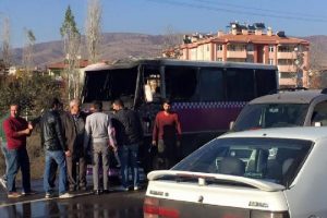 Zile'de yolcu minib&uuml;s&uuml; alev aldı