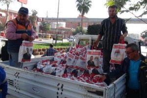 Mersin'de halka &uuml;cretsiz 10 ton mandalina