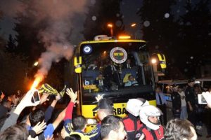 Fenerbah&ccedil;e'ye taraftarlı karşılama
