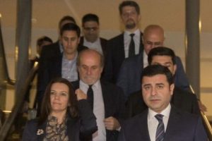 Demirtaş, b&uuml;y&uuml;kel&ccedil;ilerle yemekte bir araya geldi