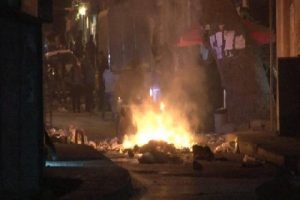 İstanbul'da korsan g&ouml;steri yapan eylemcilere polis m&uuml;dahalesi