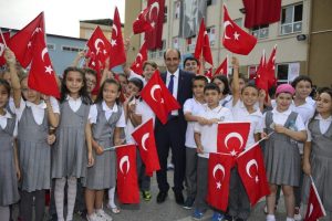 Bursa'da Yıldırımlı &ccedil;ocuklar geleceğe umutla bakıyor