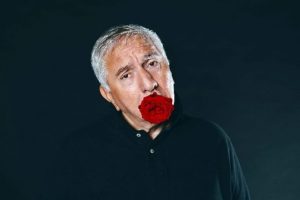 &Uuml;nl&uuml;ler 'şiddet' i&ccedil;in kamera karşısında