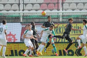 Bursaspor'lu taraftarlardan Akhisar mağlubiyetine sert tepki