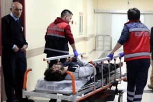 Balkondan &ouml;nce eşyaları attı, ardından kendi atladı