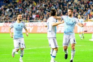 Fenerbah&ccedil;e ilk yarıyı &ouml;nde kapattı