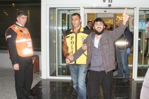 T&uuml;rkiye - İsrail ma&ccedil;ında trib&uuml;nlerde arbede: 14 g&ouml;zaltı