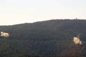 T&uuml;rkmenler i&ccedil;in sınırda sahra hastanesi kuruldu