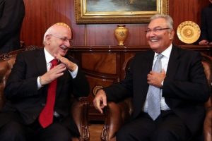 Deniz Baykal g&ouml;revi İsmail Kahraman'a devretti