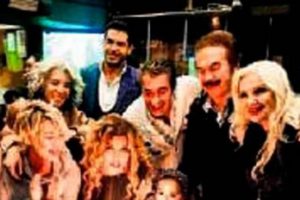 S&uuml;rpriz doğum g&uuml;n&uuml;ne &ouml;zel konuk...