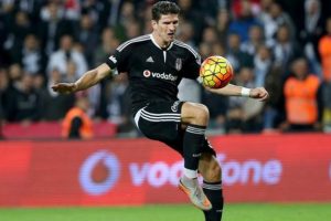 Gomez 12 haftada tarihe ge&ccedil;ti