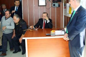 Cumhurbaşkanı Erdoğan'dan taksi durağına ziyaret