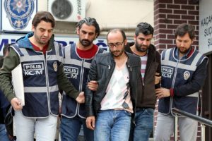 Bursa'da sahte i&ccedil;ki operasyonunda  2 kişi adliyeye sevk edildi