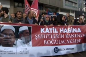 Bangladeş Başkosolosluğu &ouml;n&uuml;nde 'idam' protestosu