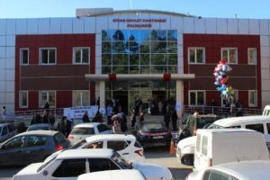 Sivas'ta devlet hastanesinin kapanmaması i&ccedil;in imza kampanyası