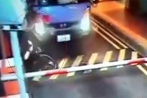 Kamyon motosikletli şahsı ezip ge&ccedil;ti!