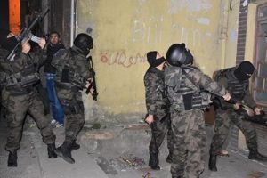 Operasyona gelen polise yanıt: Benim i&ccedil;in geldiyse ne a&ccedil;ayım!