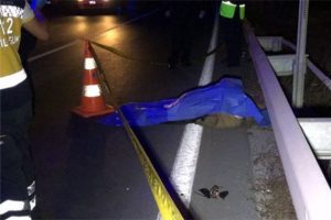 Akli dengesi bozuk kişi, iş&ccedil;i servisinin altında can verdi
