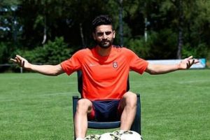 Mehmet Ekici'nin y&uuml;z&uuml; g&uuml;l&uuml;yor