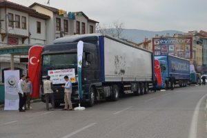 Bursa'dan Bayırbucak T&uuml;rkmenlerine 2 TIR dolusu yardım
