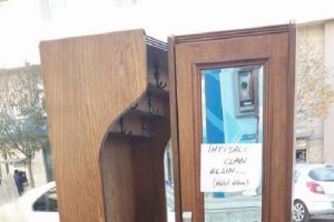 Bursa'da 'ihtiyacı olan alsın' yazıp, sokağa bıraktı
