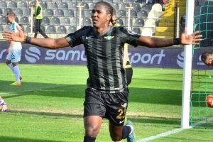 Rodallega Akhisar'ı u&ccedil;uruyor