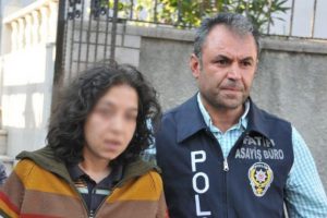 Kedileri &ouml;ld&uuml;ren kadına ceza yok!