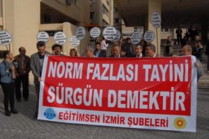 İzmir'de &ouml;ğretmenlerden 'pembe tablo' tepkisi
