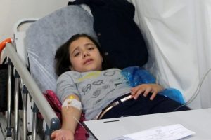 Balıkesir'de &ouml;ğrenci ve veliler zehirlendi