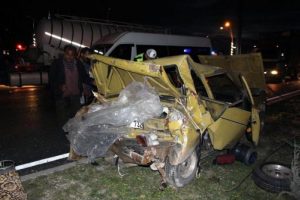 Tankerin &ccedil;arptığı otomobildeki 6 Suriyeli yaralandı
